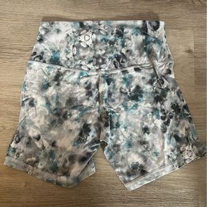 Lululemon 6” align shorts size 8